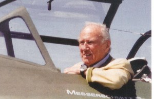 Der alte Adler General a. D.  Günter Rall, am 3. Mai 2006 in Man-ching im Cockpit der 262